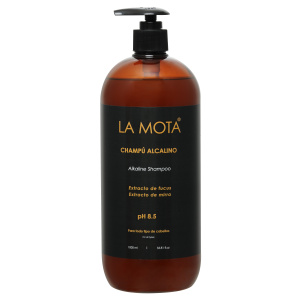 Textura del Champú Alcalino, espuma suave y ligera.