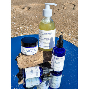 Detalle del Plasma de Extracto Marino y la Esencia Facial Marina LA MOTA® — crema y sérum con centella asiática BIO y alginato marino